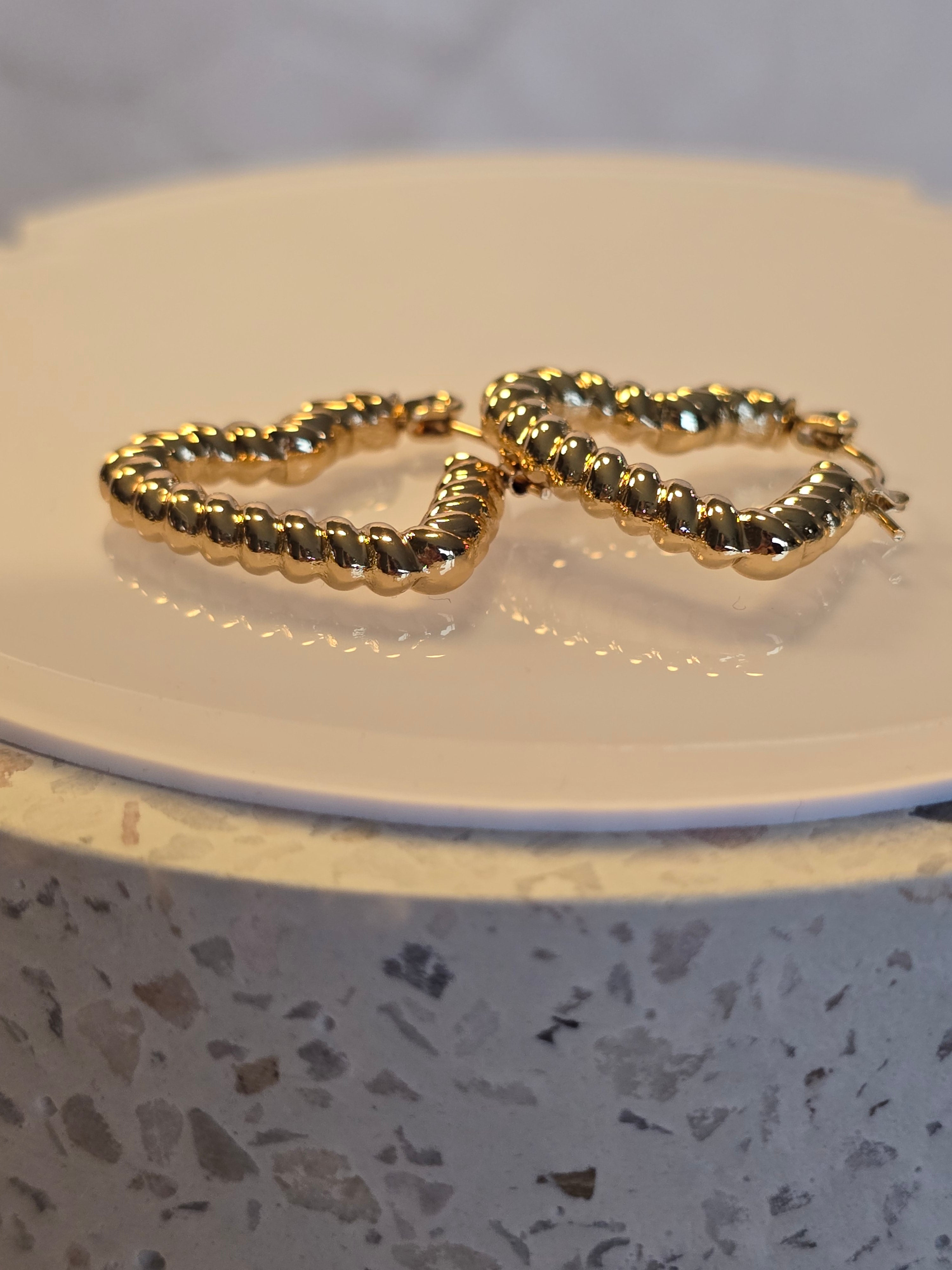 Sweetheart Twist Hoops