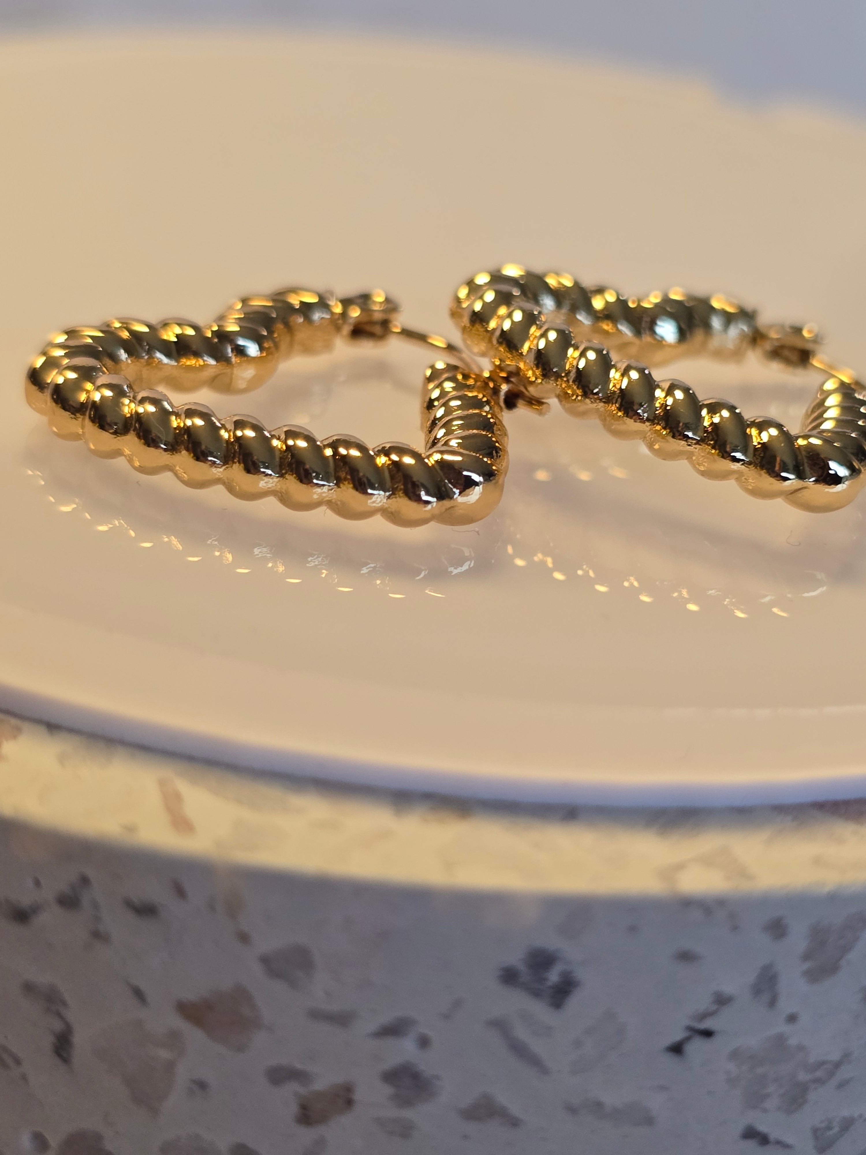 Sweetheart Twist Hoops