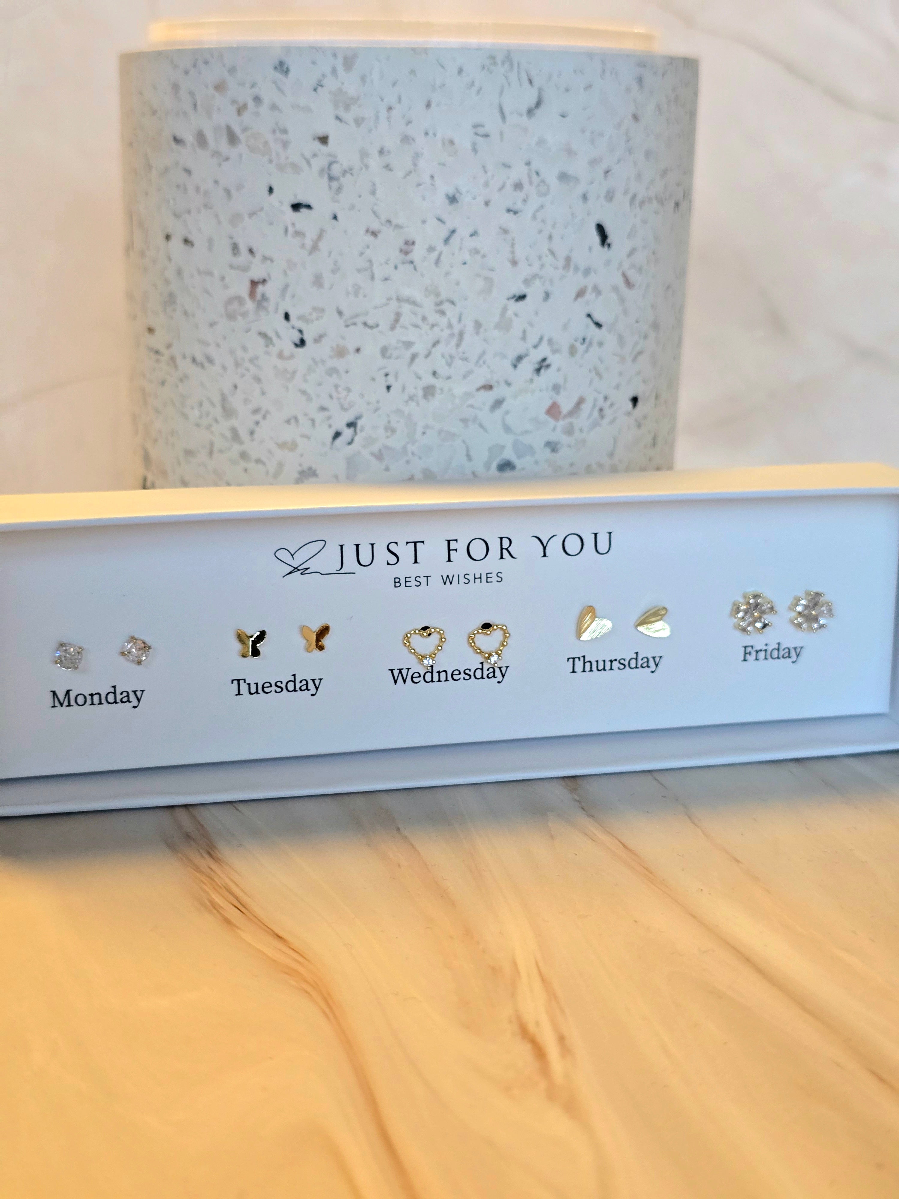 Mandag -fredag ørestikkere (sommerfugle)